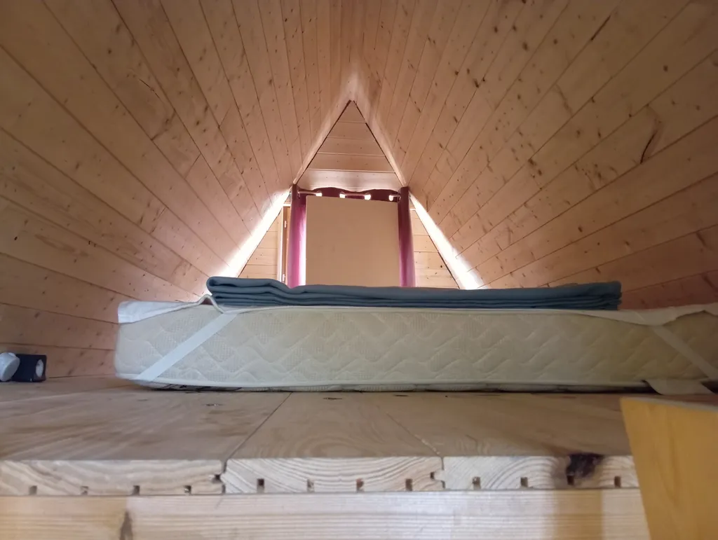 Vu de la mezzanine avec le matelas au sol