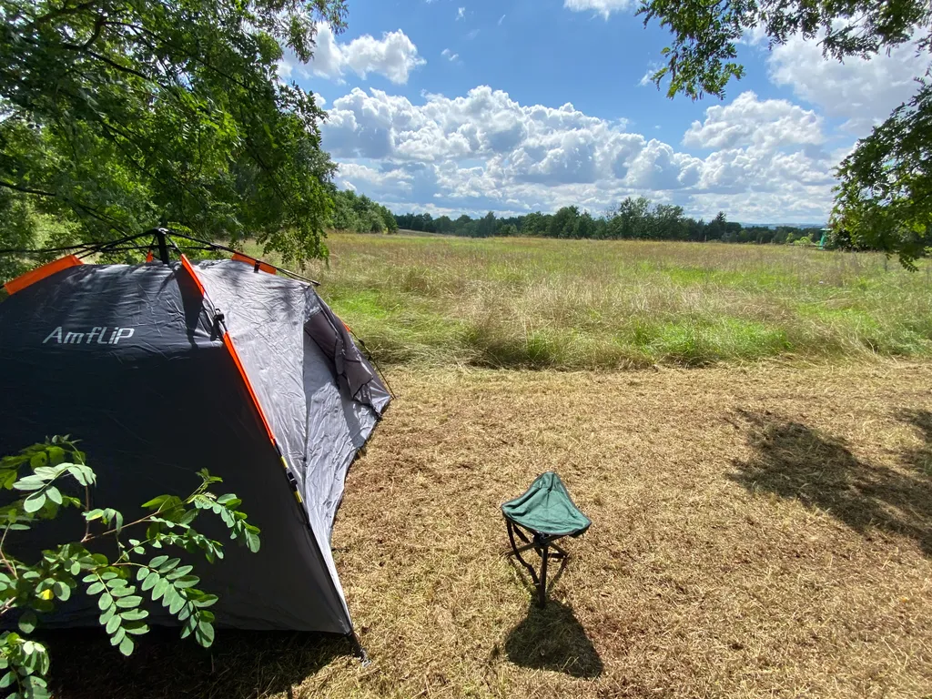 ...zweiter Spot...am Feldrand mit Teilschatten und zum Sonne tanken...