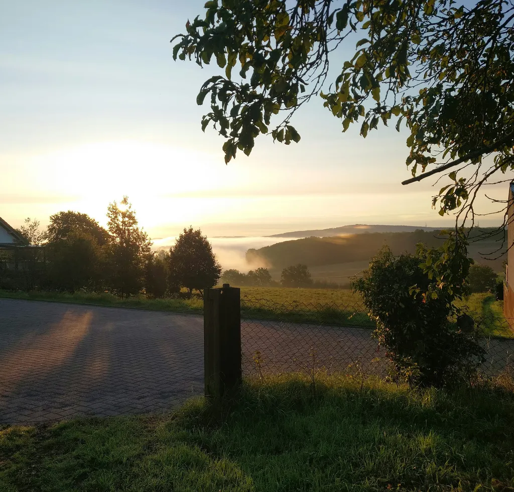 Wiese im Ort mit schönem Ausblick