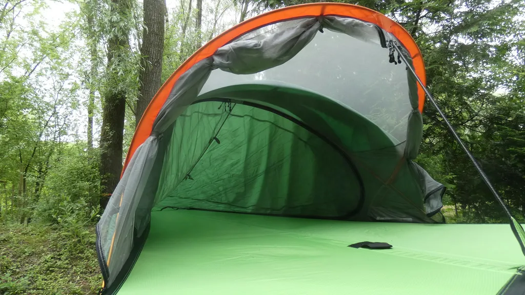 Innenansicht des Baumzelts bei NaturOH in Gescher