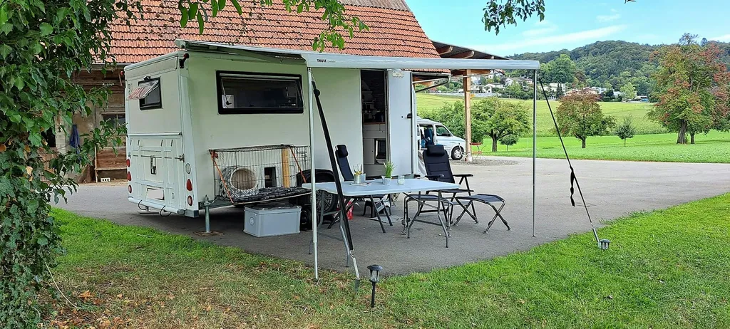 Schlössli-Camp mit Obstgartenblick