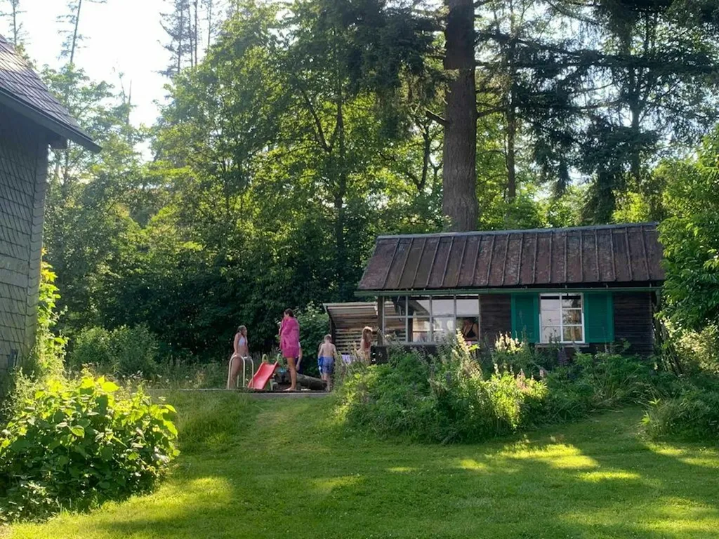 Forsthaus-Camp mit Pool + Sauna mitten im Wald