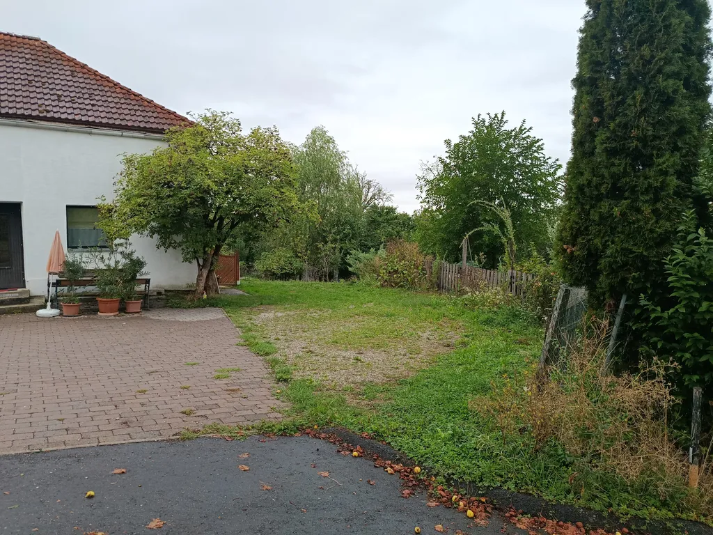 Diese ebene Schotterfläche wäre als Ausweichmöglichkeit zeitweise auch frei.