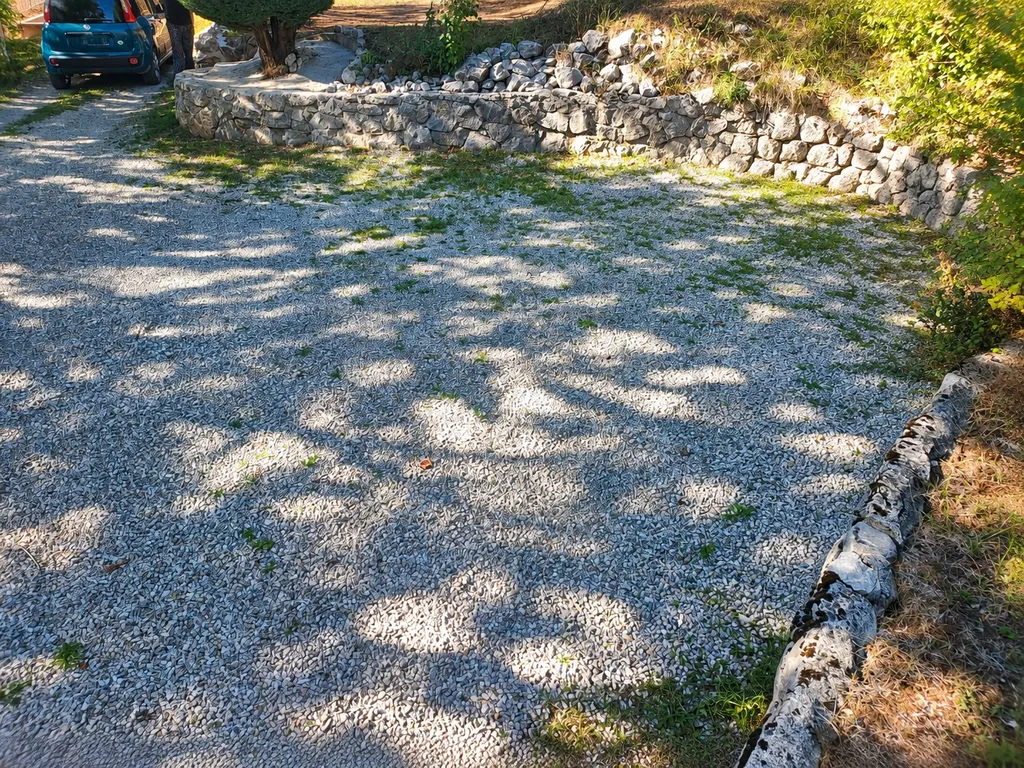 Naturnah mit Blick aufs's Una-Tal