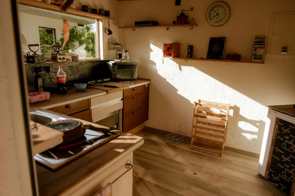 Outdoorküche mit Kühlschrank, Waschbecken mit Heißwasserboiler, 2-Plattenherd, Wasserkocher, Backofen