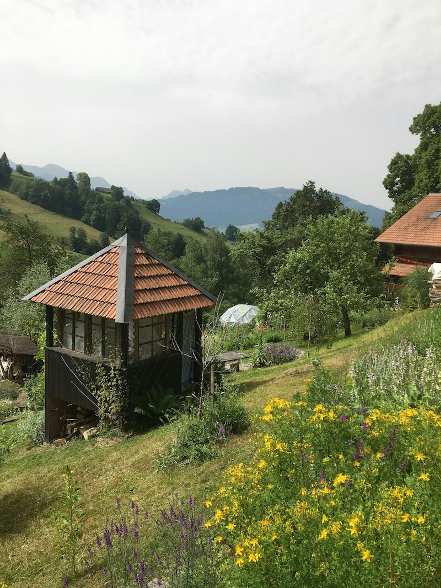 Pavillon im Gartenparadies