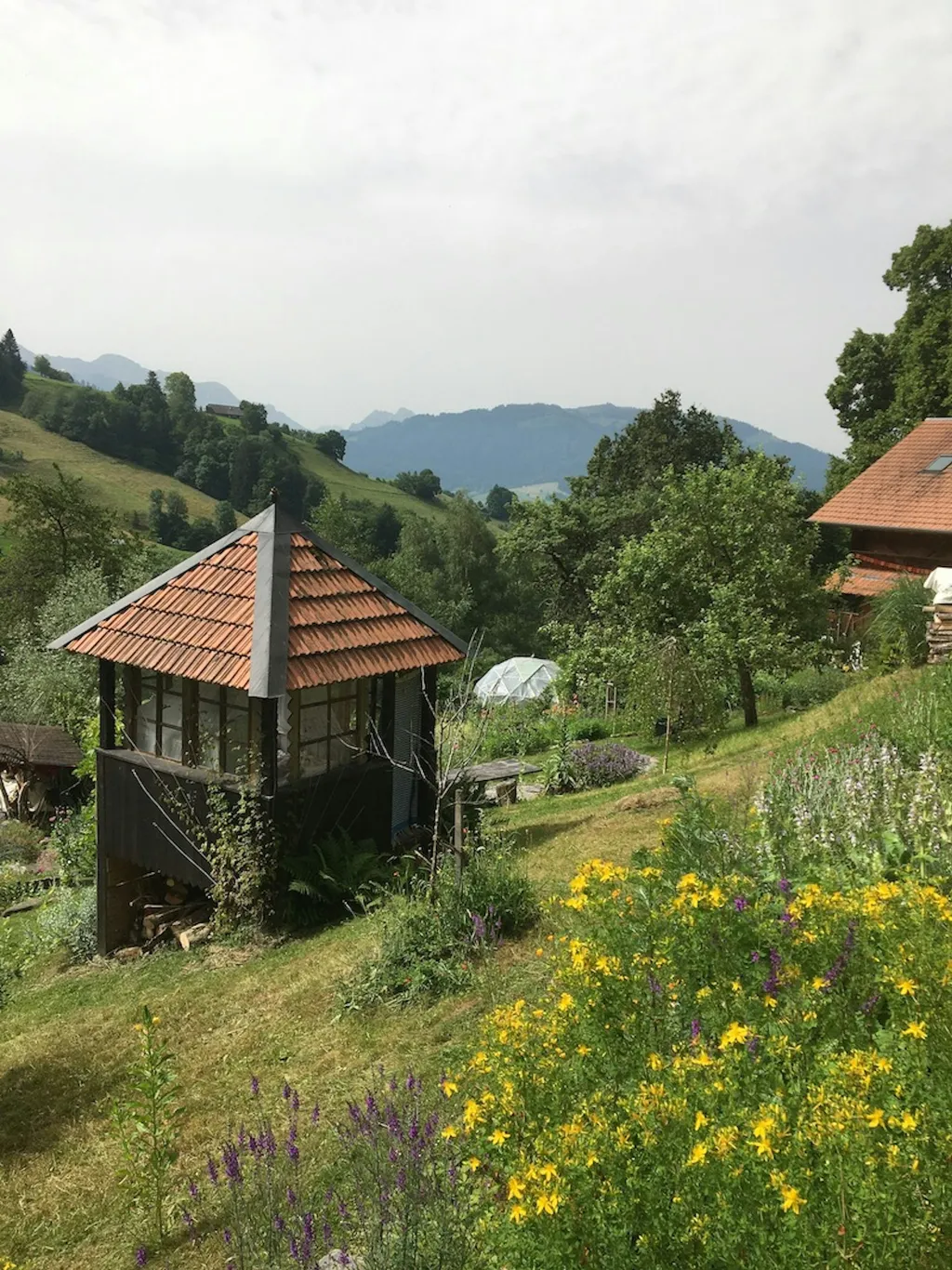 Pavillon im Gartenparadies