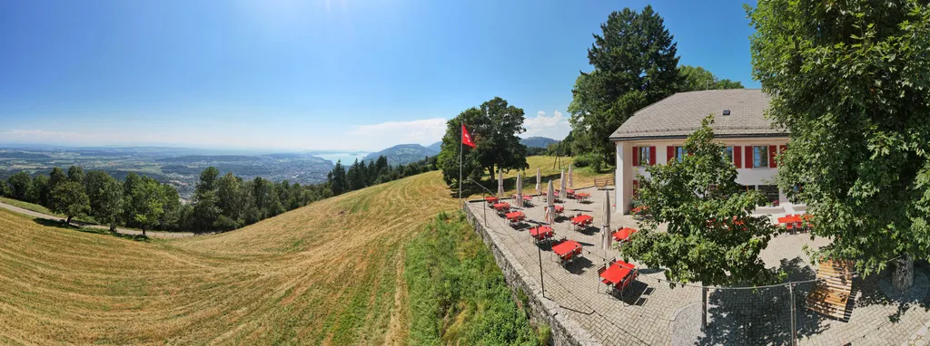 Parkplatz auf dem Bözingenberg