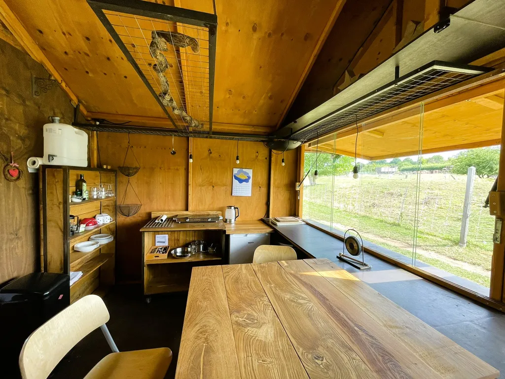 Kleine Küche & Esstisch