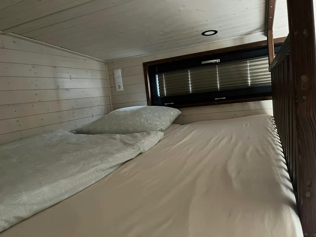 Reset im Vilstal – Tinyhaus-Erlebnis mit FassSauna