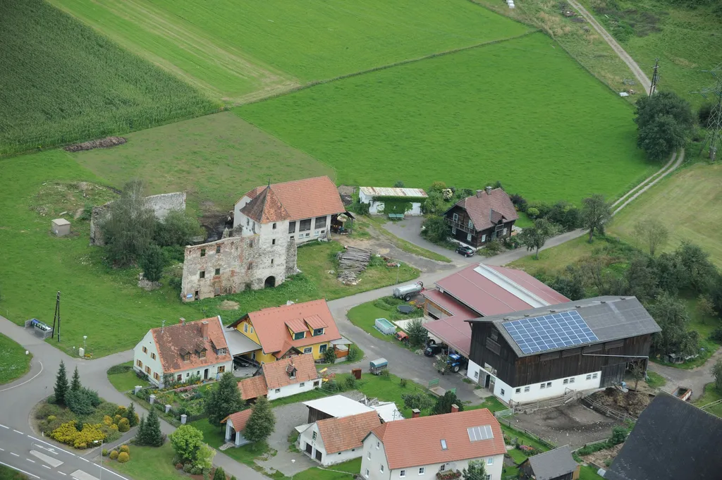 Ruhiger Obstgarten und Bauernhof