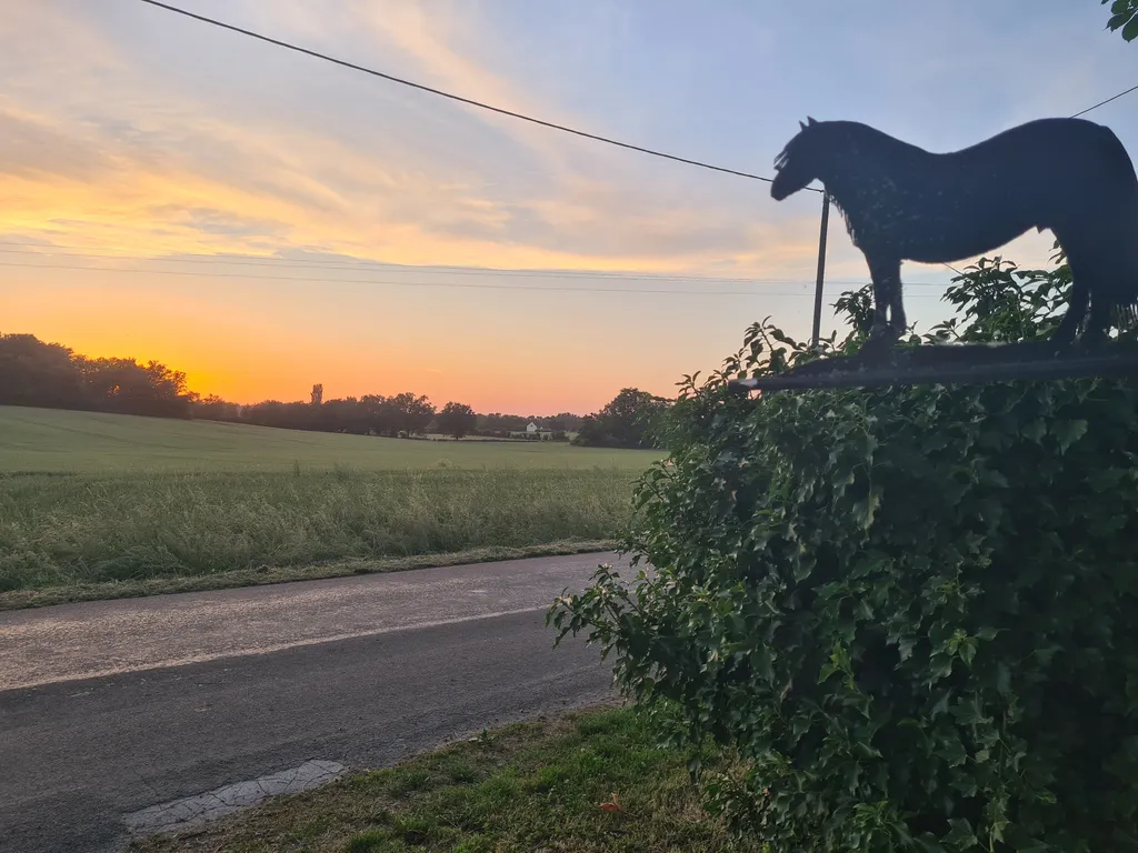 Aussicht vom Hof
Die Straße ist wenig befahren