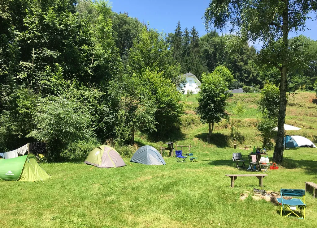 Camping près des montagnes