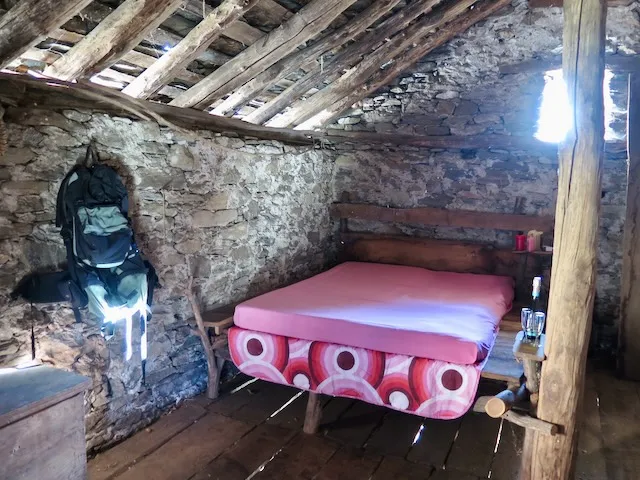 Es gibt für Euch jetzt 2 sehr bequeme Klappmatratzen - Ihr braucht also keine Isomatte mehr mitzubringen.