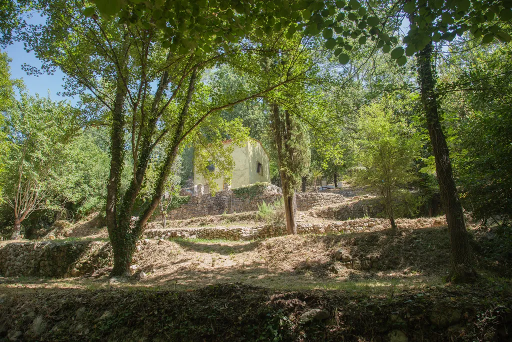 Hausansicht vom Bach aus