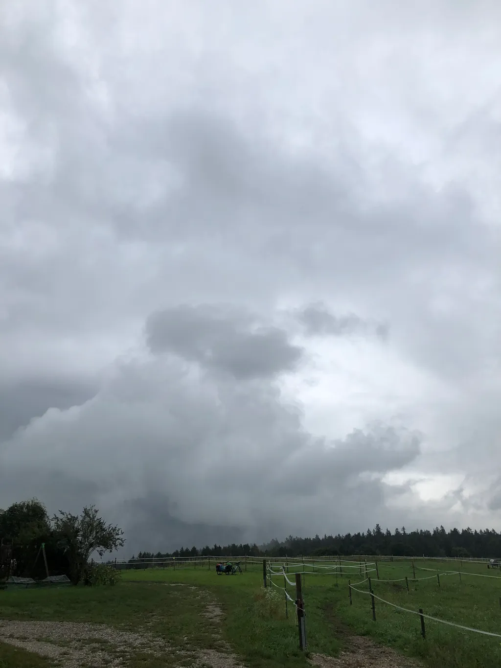 Abgelegener Stellplatz mit Bergblick