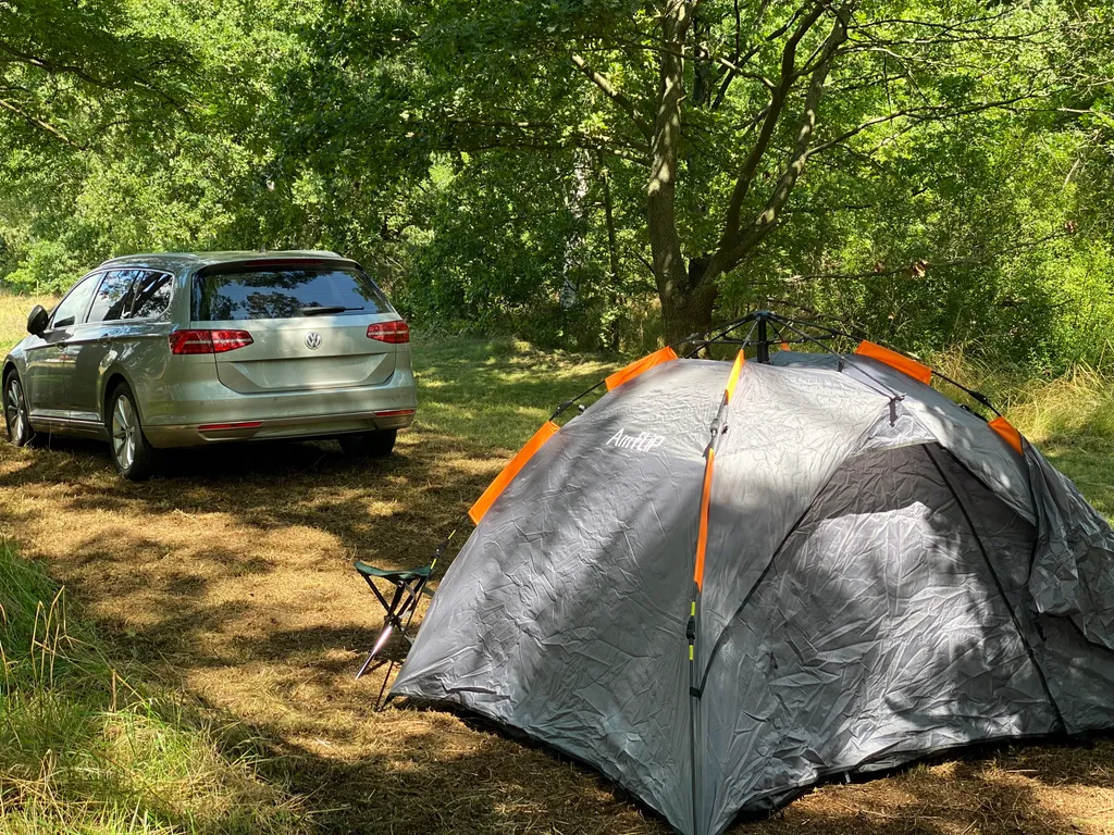 ...genügend Freiraum für PKW, Camper oder Wohnmobil...
