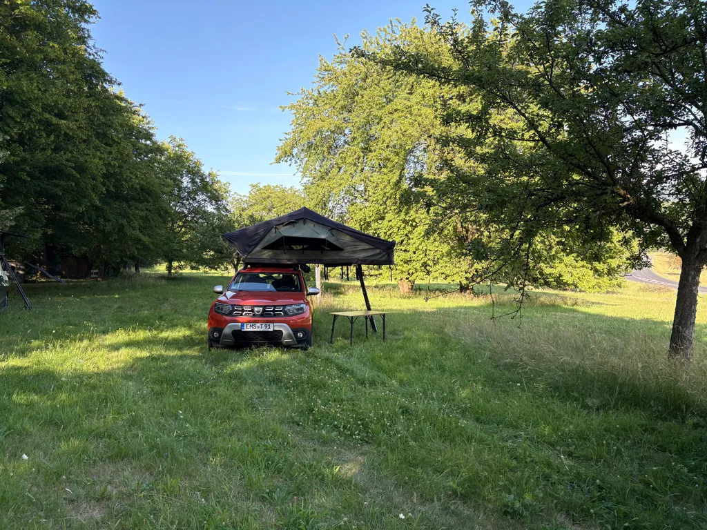 Naturcamp Kadenbach - Mit Dachzelt am Lagerfeuer