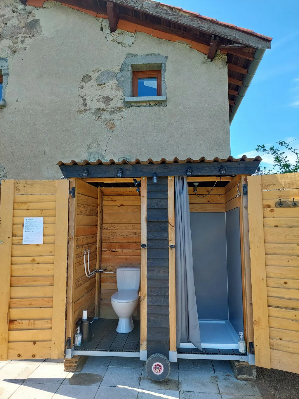 Au pied du bois d'Azole