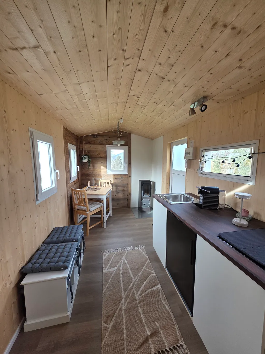 Gemütlicher Schäferwagen mitten in der Natur